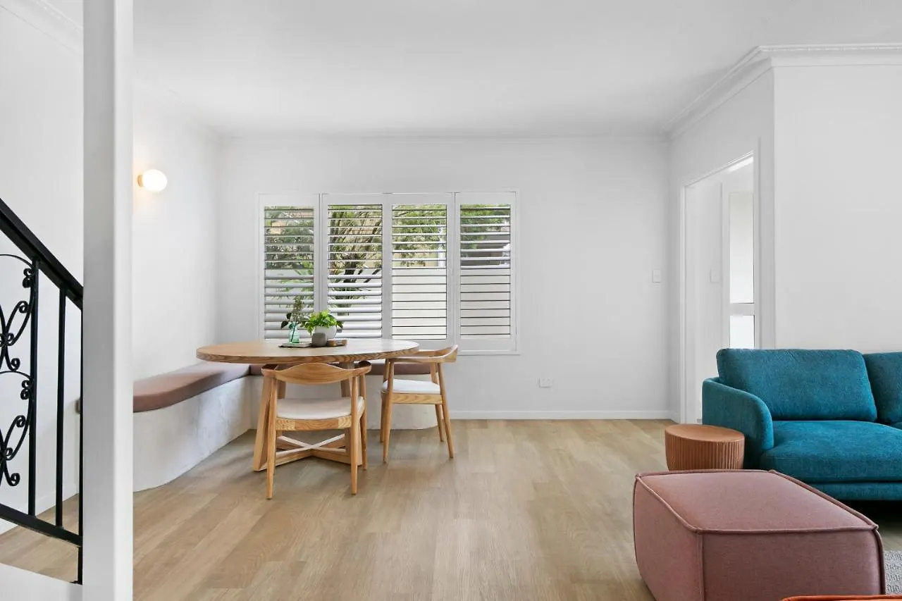 Вилла Mediterranean-Inspired Surfers Paradise Escape Голд-Кост